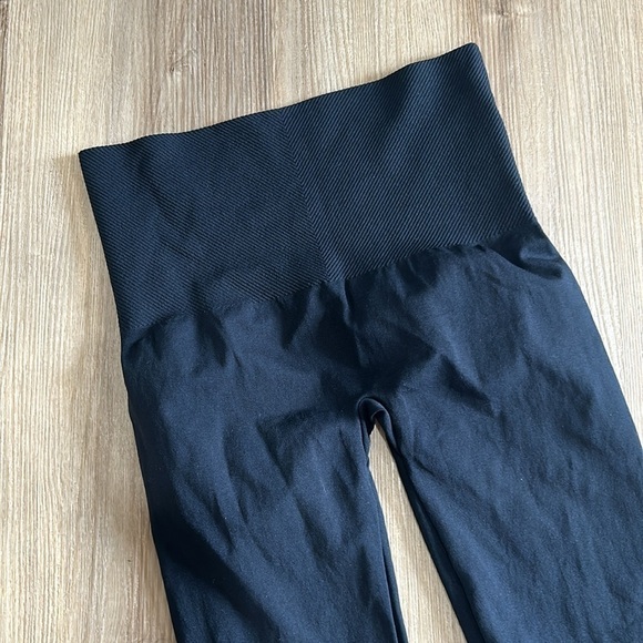 ASSETS by SPANX Seamless Leggings Black Size Large Shapewear Pants - Picture 3 of 12